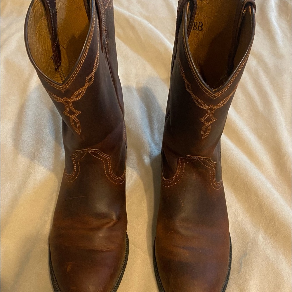 Ariat Women's cowboy boots size 8